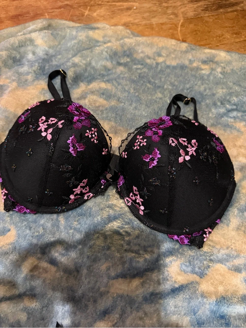 Victoria secret very sexy strappy push-up bra 32d